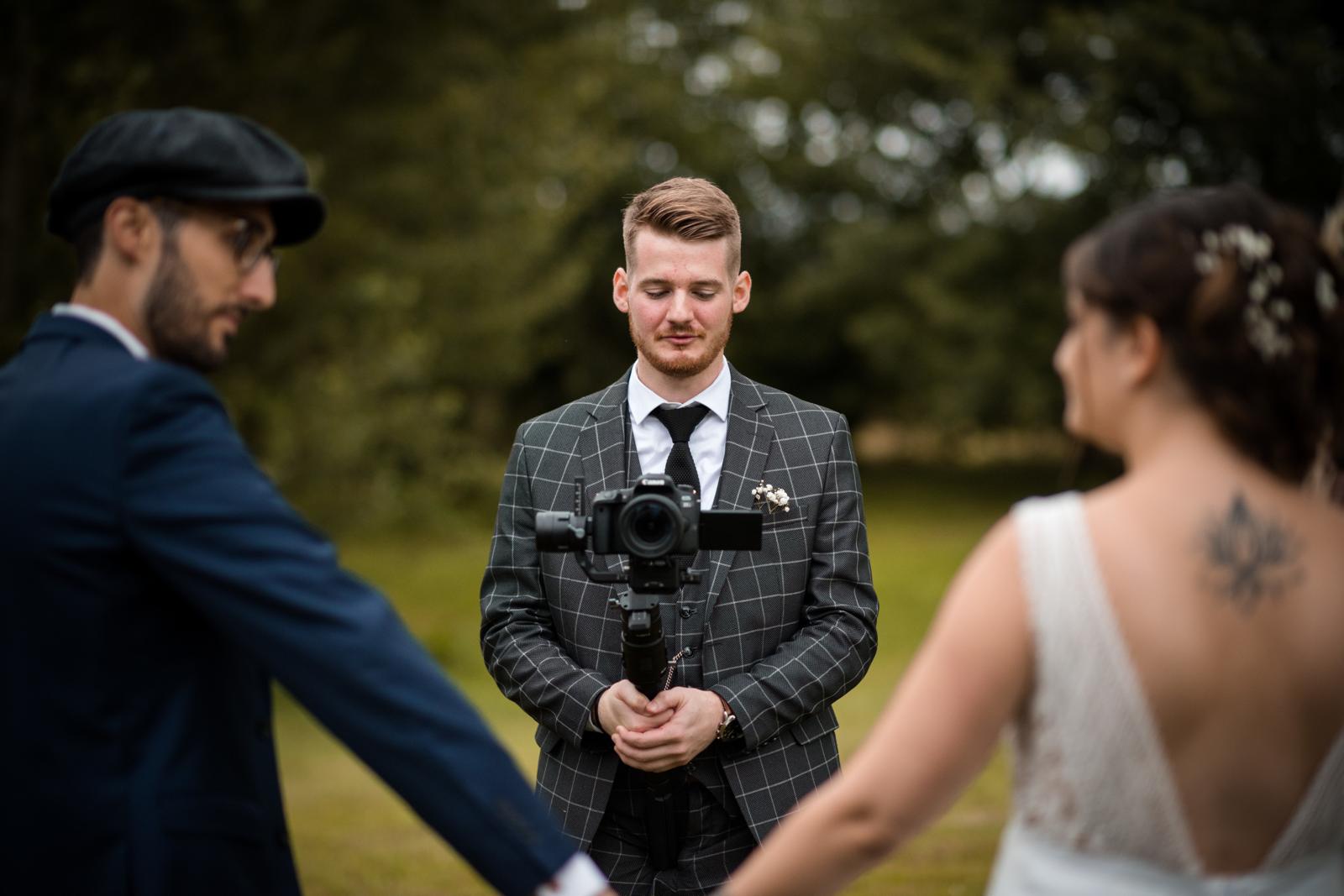 Benoit V. lors d'un mariage en extérieur